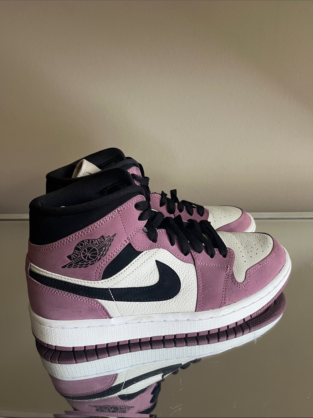 Air Jordan 1 Mid SE Light Mulberry/black/white tennis shoes size 8